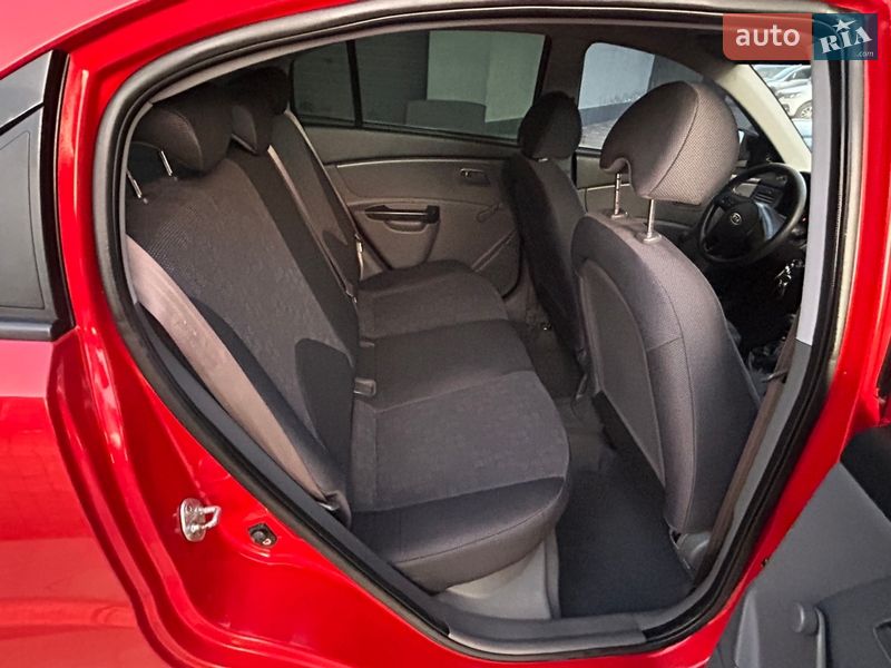 Хэтчбек Kia Rio 2010 в Ивано-Франковске