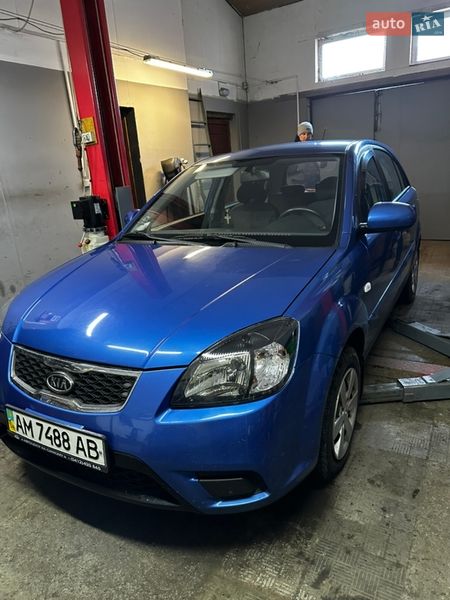 Хэтчбек Kia Rio 2010 в Запорожье