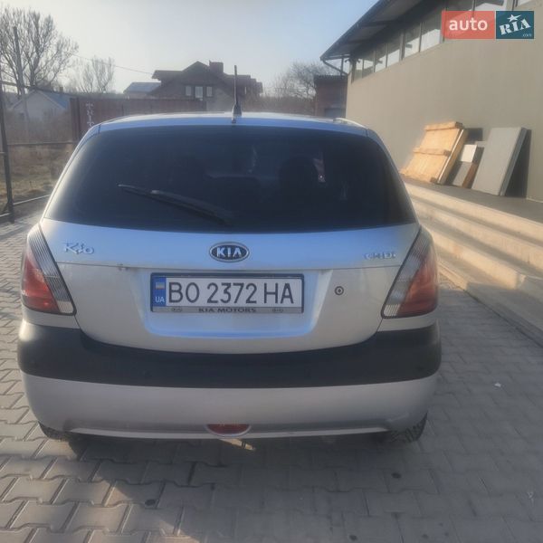 Хэтчбек Kia Rio 2006 в Тернополе