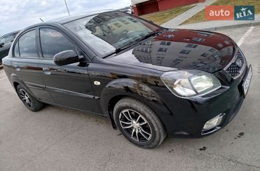 Седан Kia Rio 2010 в Казатине
