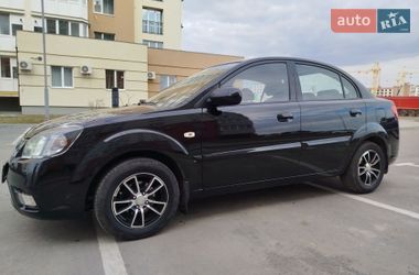 Седан Kia Rio 2010 в Казатине