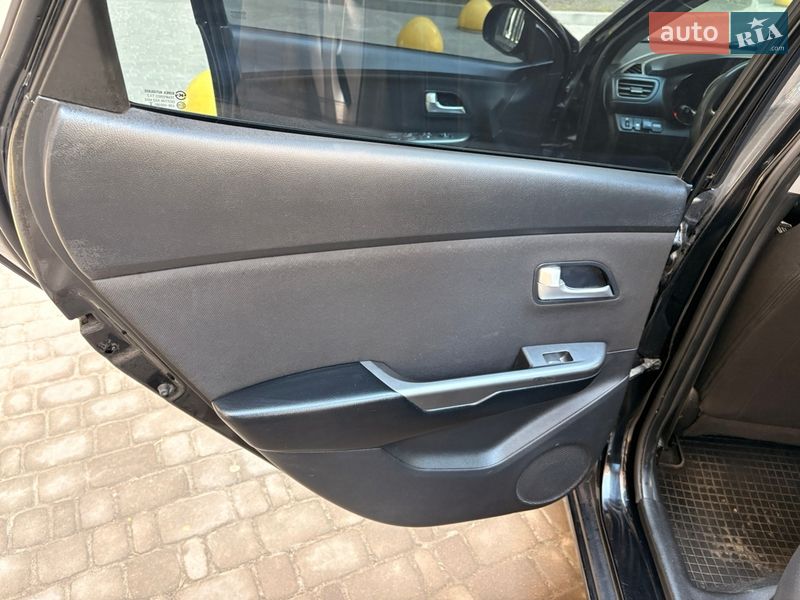 Седан Kia Rio 2013 в Киеве