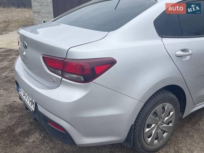 Седан Kia Rio 2017 в Зміїві
