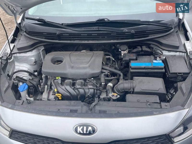 Седан Kia Rio 2017 в Зміїві