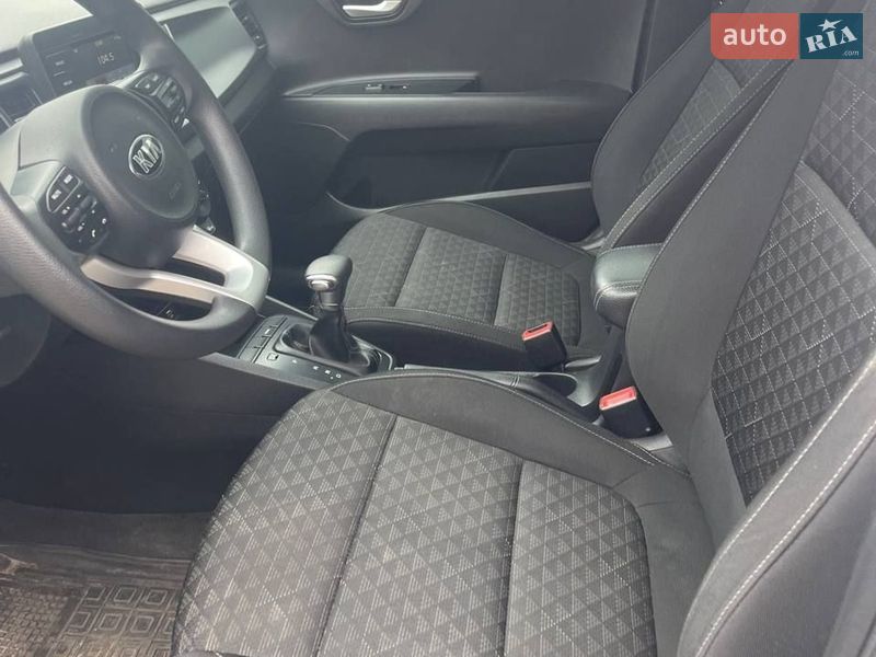 Седан Kia Rio 2017 в Зміїві