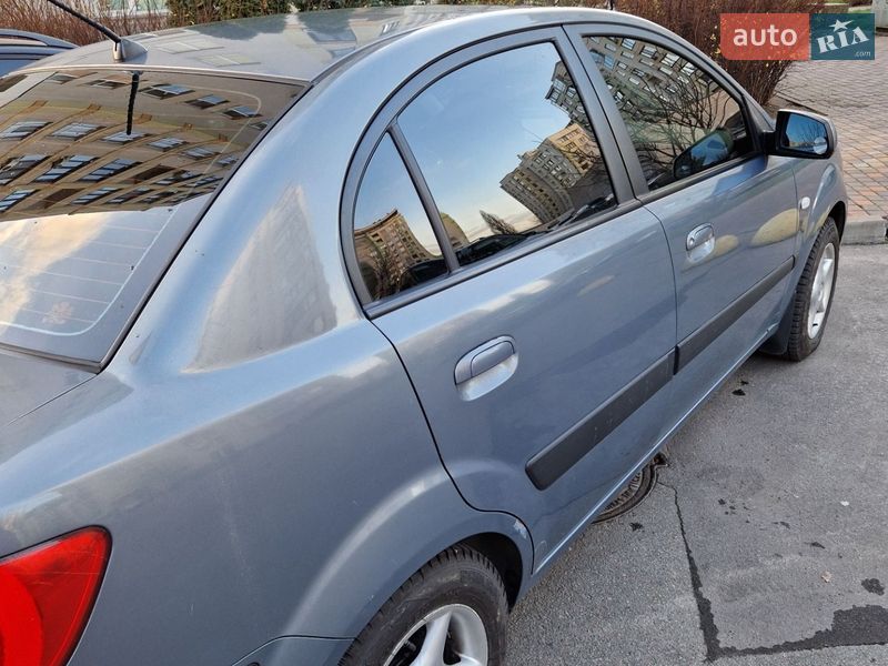 Седан Kia Rio 2007 в Вишневом фото 3 Седан Kia Rio 2007 в Вишневом