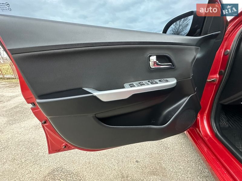 Хэтчбек Kia Rio 2013 в Харькове