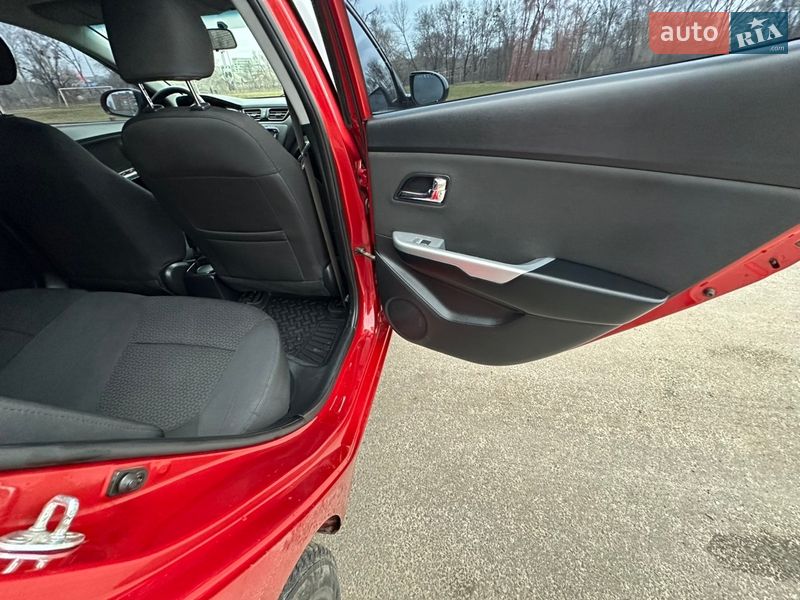 Хэтчбек Kia Rio 2013 в Харькове