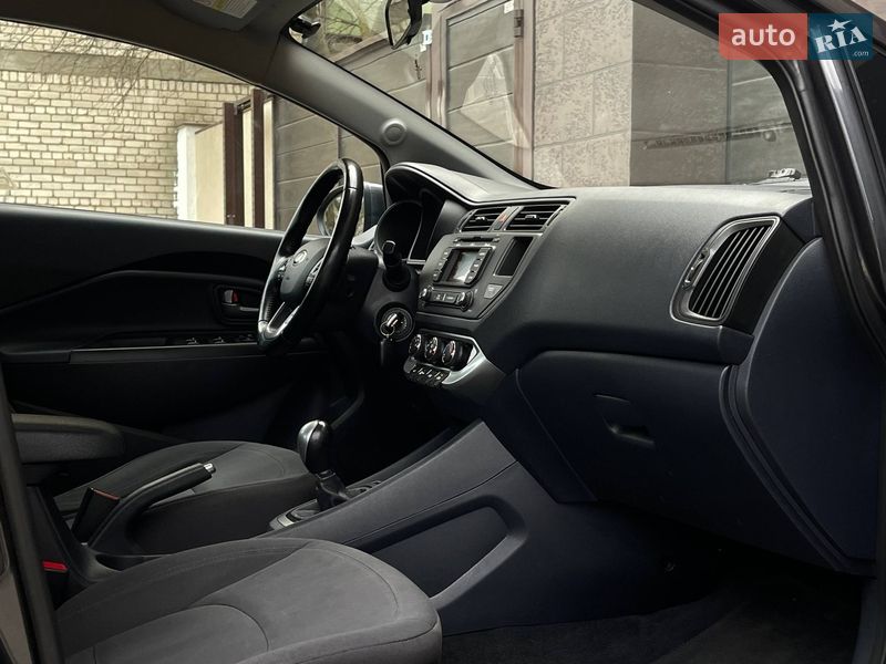 Седан Kia Rio 2015 в Николаеве