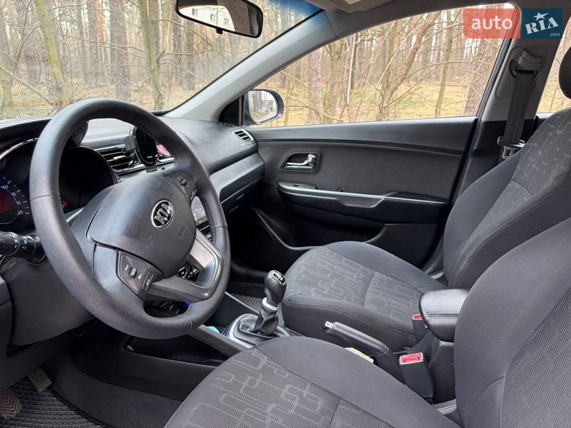 Седан Kia Rio 2013 в Киеве
