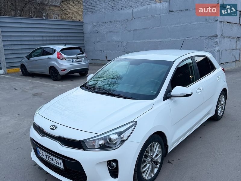 Хэтчбек Kia Rio 2017 в Киеве