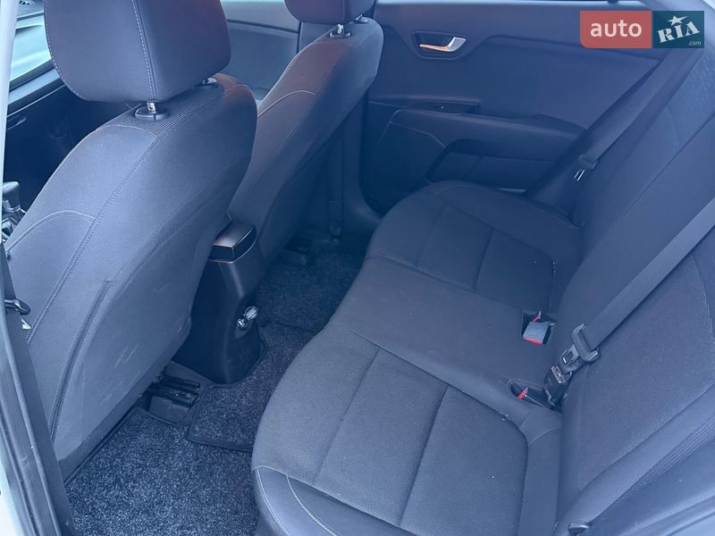 Хэтчбек Kia Rio 2017 в Киеве