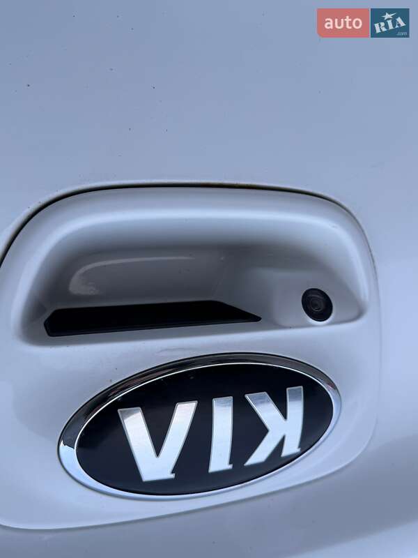 Хэтчбек Kia Rio 2017 в Киеве