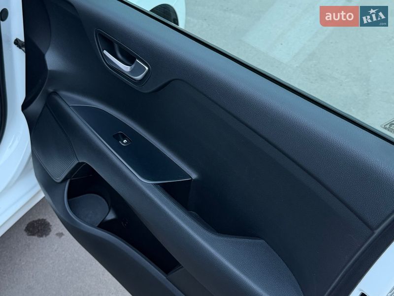 Хэтчбек Kia Rio 2017 в Киеве