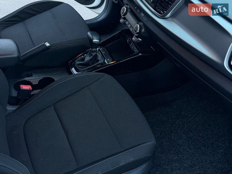 Хэтчбек Kia Rio 2017 в Киеве
