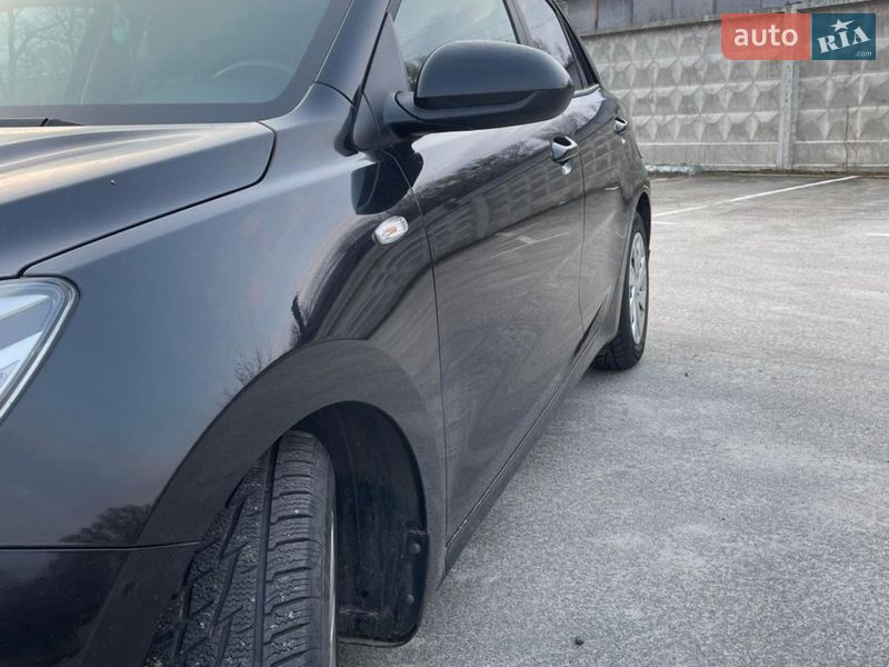 Хетчбек Kia Rio 2017 в Обухові