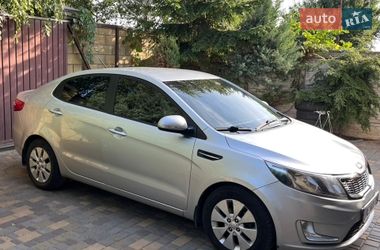 Седан Kia Rio 2014 в Дніпрі