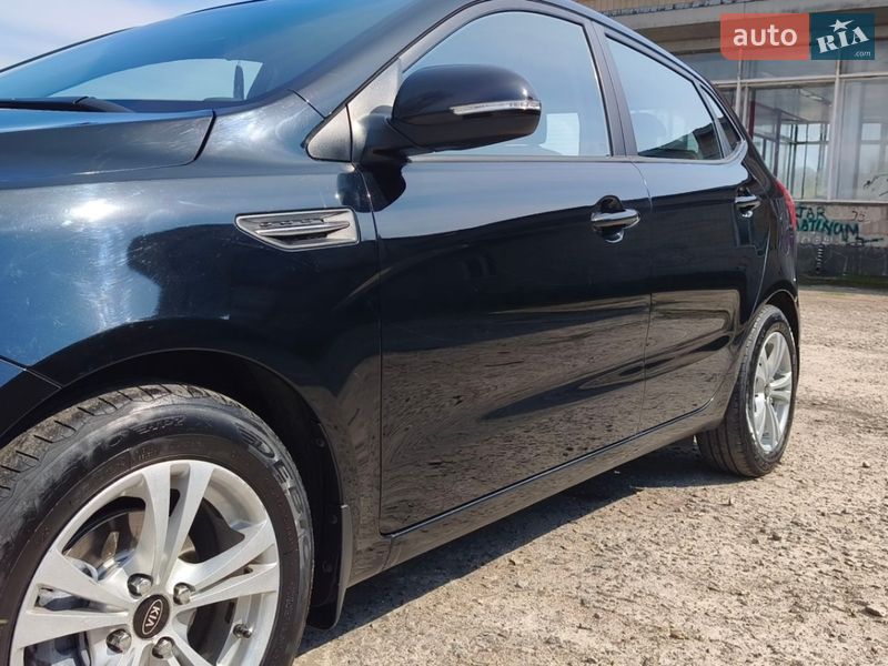 Хетчбек Kia Rio 2013 в Києві фото 8 Хетчбек Kia Rio 2013 в Києві