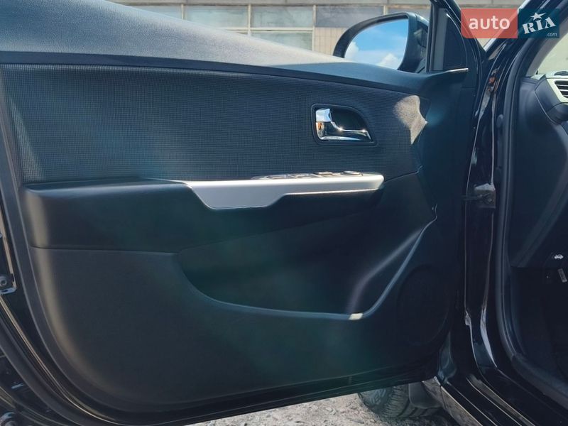 Хетчбек Kia Rio 2013 в Києві фото 13 Хетчбек Kia Rio 2013 в Києві