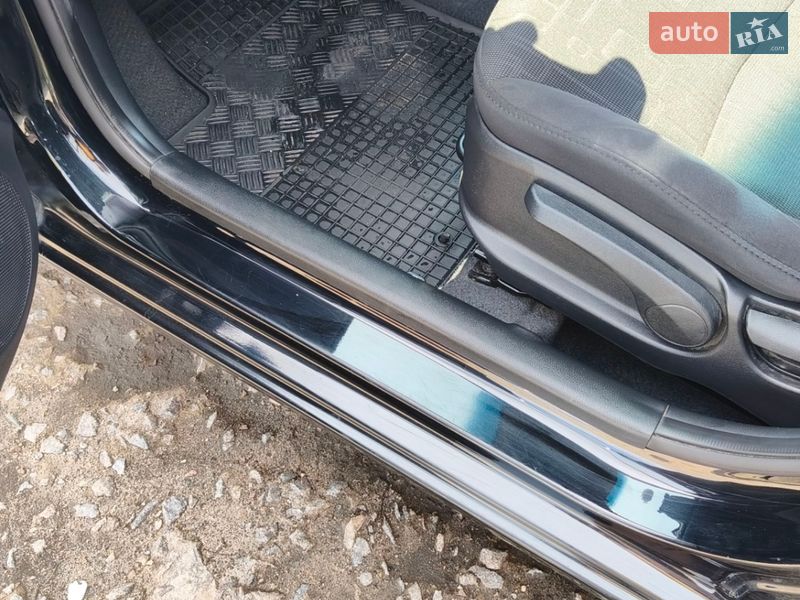 Хетчбек Kia Rio 2013 в Києві фото 19 Хетчбек Kia Rio 2013 в Києві