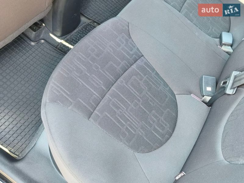 Хетчбек Kia Rio 2013 в Києві фото 26 Хетчбек Kia Rio 2013 в Києві