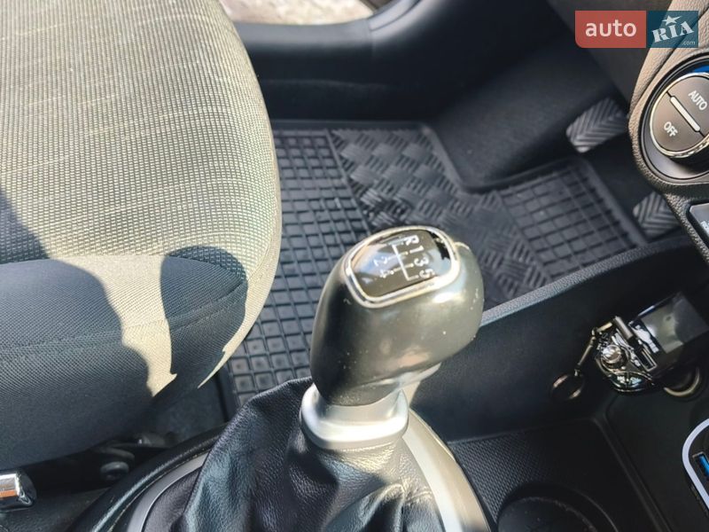 Хетчбек Kia Rio 2013 в Києві фото 48 Хетчбек Kia Rio 2013 в Києві