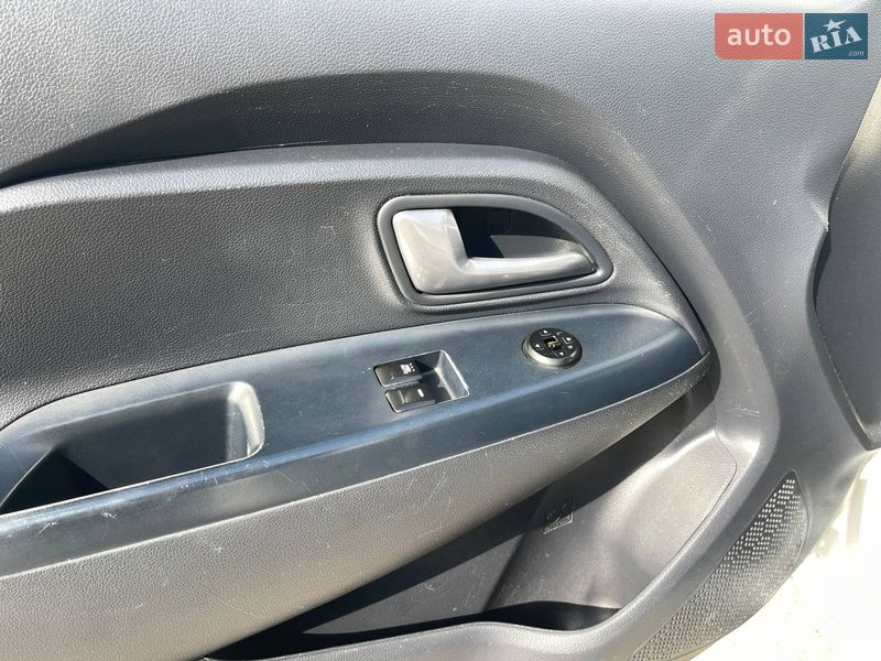 Седан Kia Rio 2017 в Киеве фото 20 Седан Kia Rio 2017 в Киеве