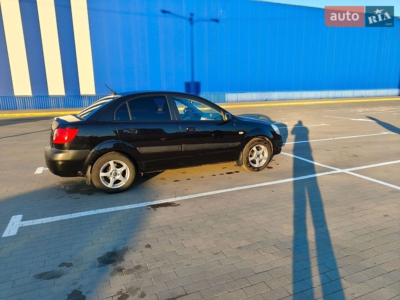 Седан Kia Rio 2006 в Сумах