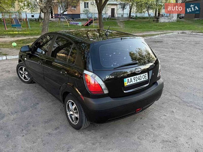 Хэтчбек Kia Rio 2005 в Киеве