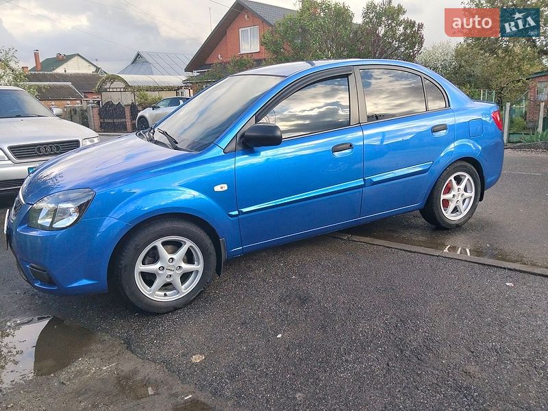 Седан Kia Rio 2010 в Хмельницком
