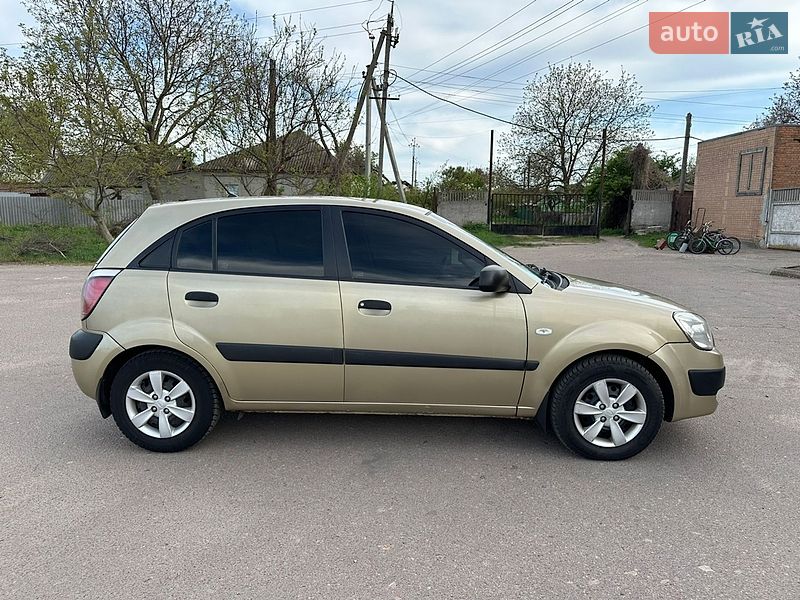 Хэтчбек Kia Rio 2008 в Прилуках