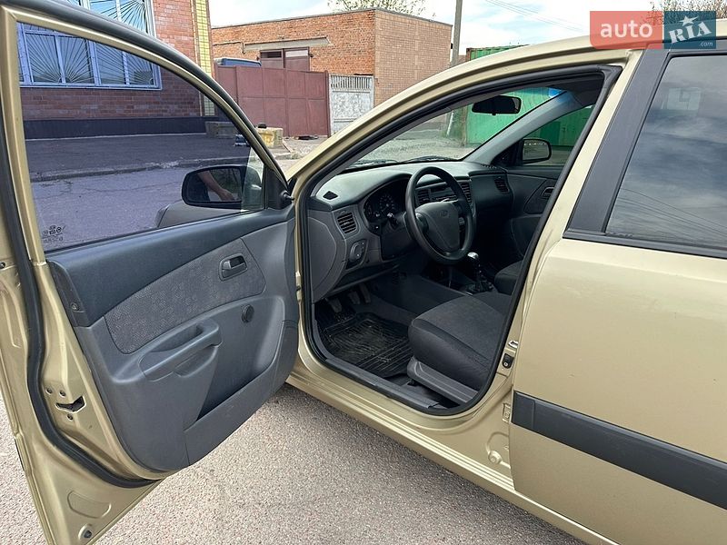 Хэтчбек Kia Rio 2008 в Прилуках