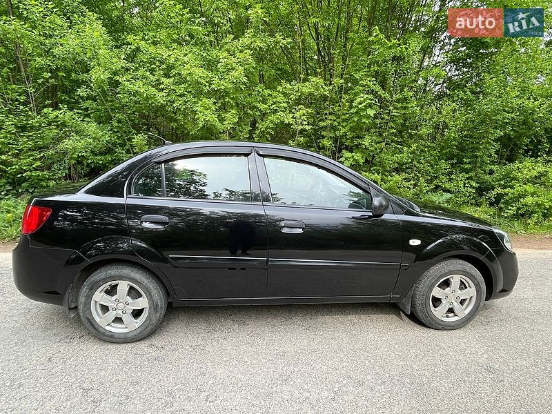 Седан Kia Rio 2010 в Чорткове