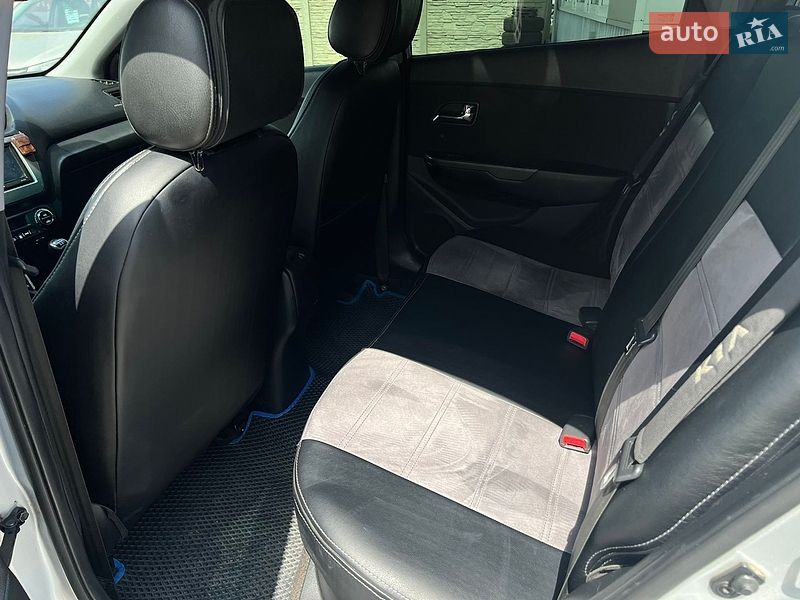 Седан Kia Rio 2013 в Николаеве
