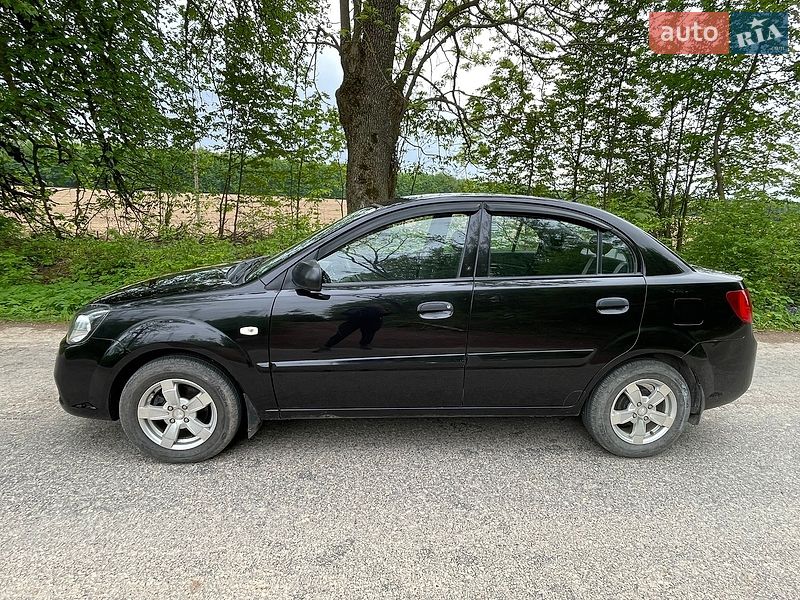 Седан Kia Rio 2010 в Чорткове