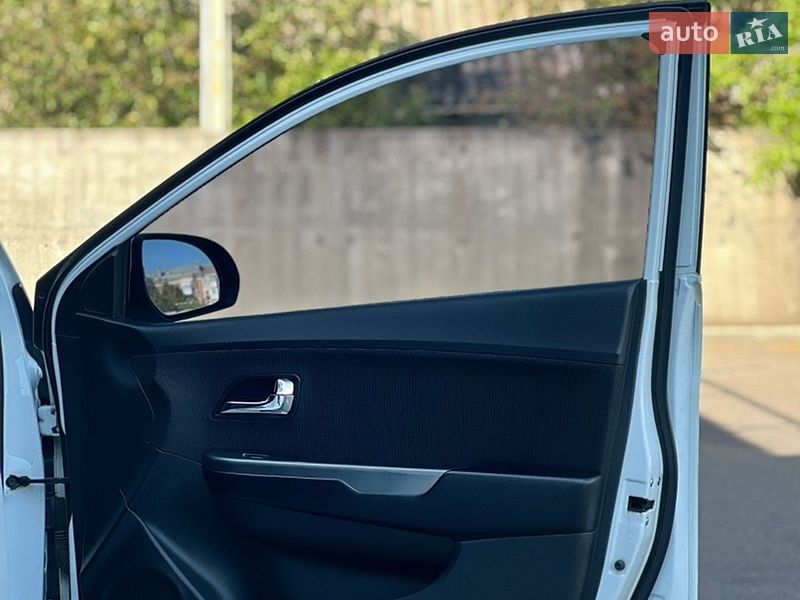 Седан Kia Rio 2013 в Миколаєві