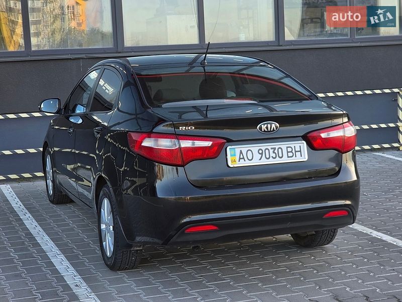Седан Kia Rio 2014 в Тернополе