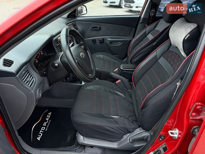 Хэтчбек Kia Rio 2008 в Одессе