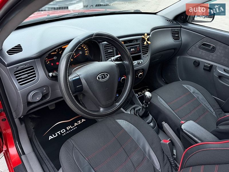 Хэтчбек Kia Rio 2008 в Одессе