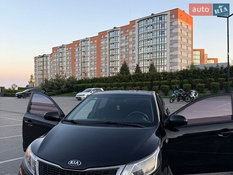 Седан Kia Rio 2013 в Ивано-Франковске