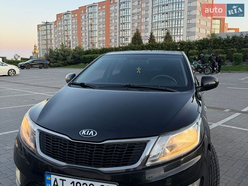 Седан Kia Rio 2013 в Ивано-Франковске