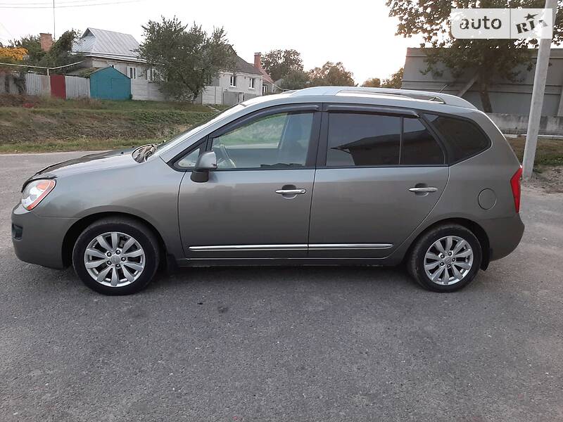 Минивэн Kia Rondo 2012 в 