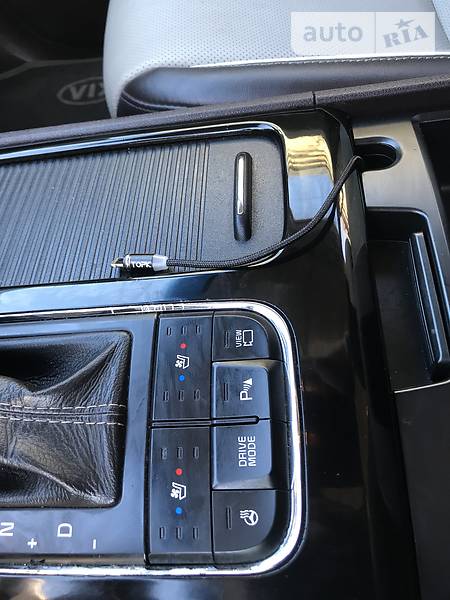 Мінівен Kia Sedona 2015 в Києві