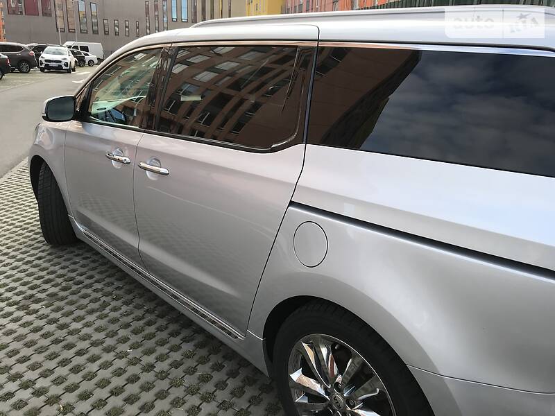 Мінівен Kia Sedona 2015 в Києві