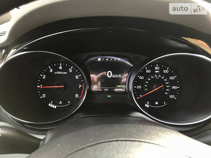 Мінівен Kia Sedona 2015 в Києві