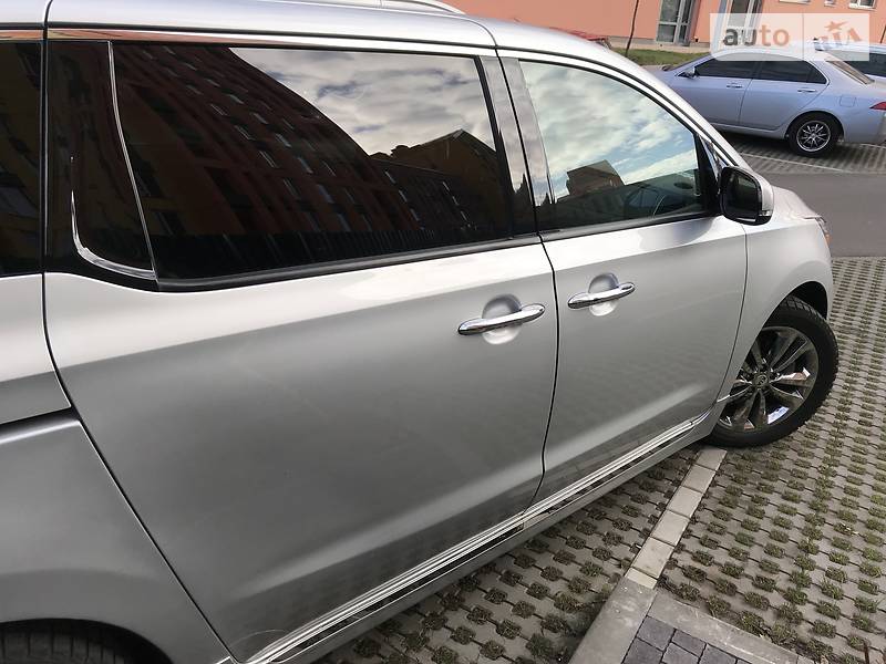 Мінівен Kia Sedona 2015 в Києві