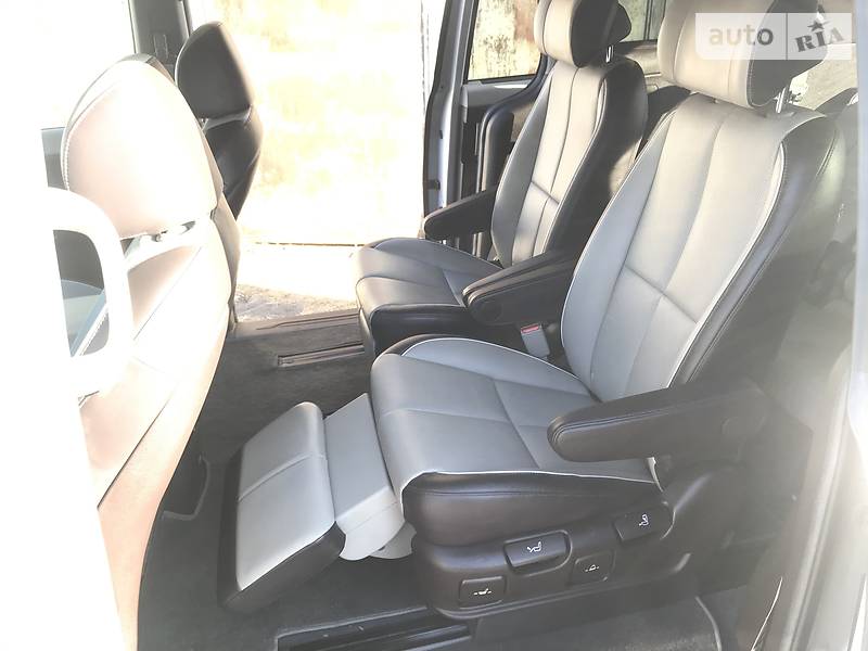 Мінівен Kia Sedona 2015 в Києві