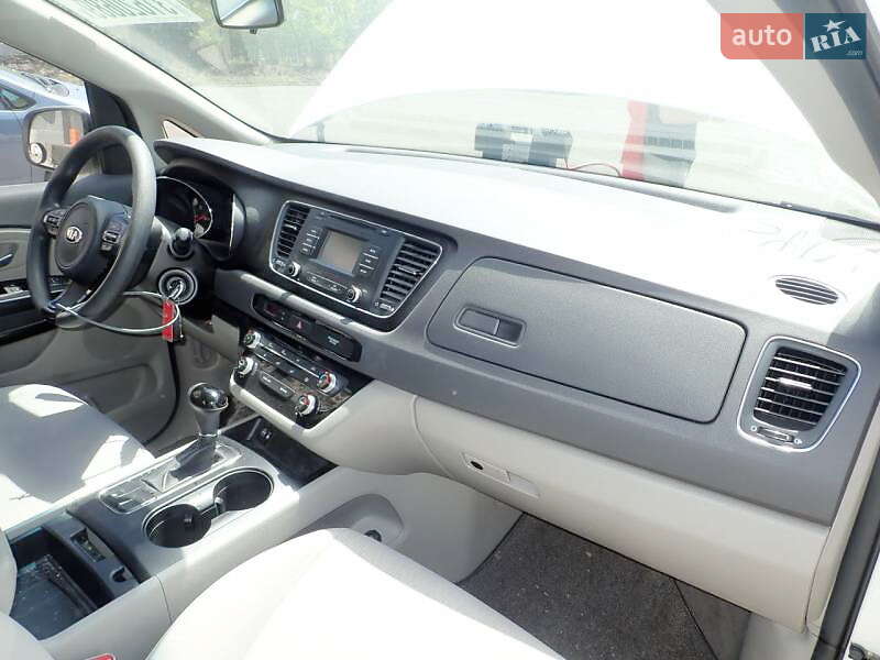 Минивэн Kia Sedona 2015 в Тернополе