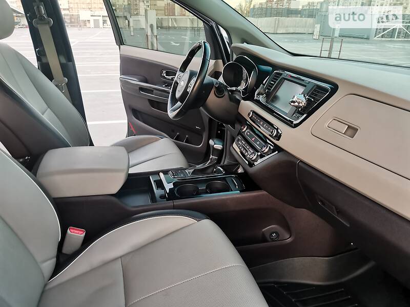 Мінівен Kia Sedona 2017 в Києві