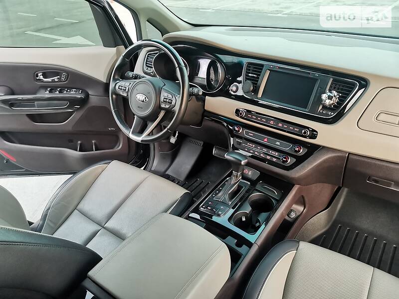 Мінівен Kia Sedona 2017 в Києві